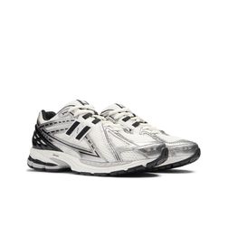 new-balance-1906r-plateadas-m1906rer-3.jpeg