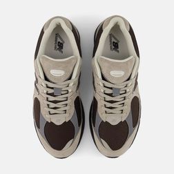 new-balance-2002r-marrones-u2002ro-4.jpeg